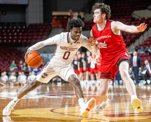 Daily Hampshire Gazette Umass Men S Basketball Davidson S Reed