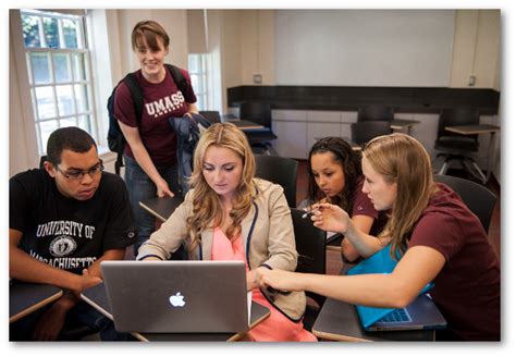 How Does Umass Amherst Communications Major Prepare Students For Success Online